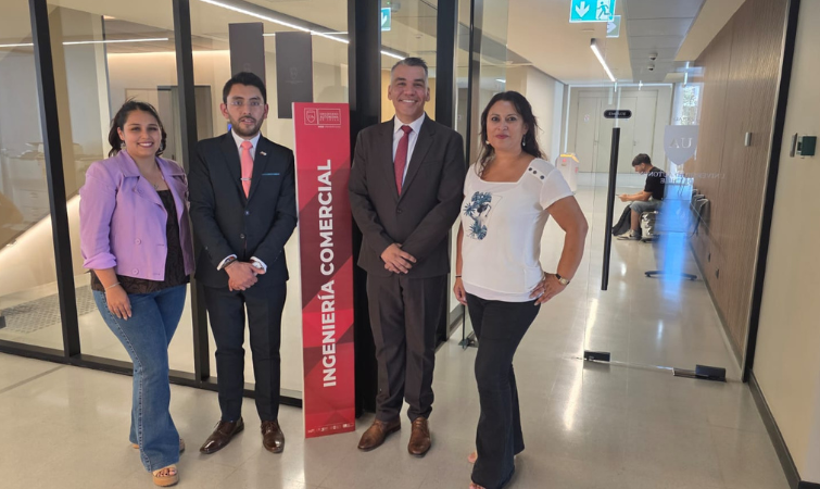 Académico internacional aborda creación de empresas en Colombia para la Carrera de Ingeniería Comercial