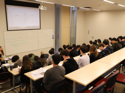 Estudiantes del Colegio Alemán Sankt Thomas Morus viven experiencia universitaria en Sede Santiago