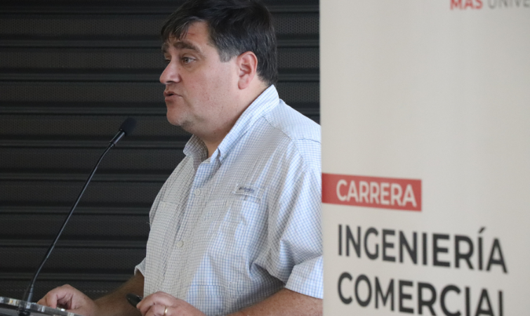 Ingeniería Comercial acercó el mundo laboral a sus estudiantes con masterclass en Campus El Llano Subercaseaux