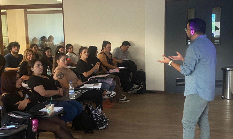 Clases magistrales acercan a estudiantes de Psicología al ejercicio profesional desde su primer año