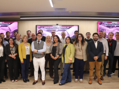 Académicos fortalecen sus competencias en Business Analytics con experto internacional