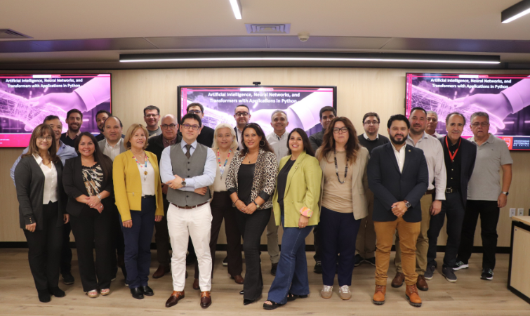 Académicos fortalecen sus competencias en Business Analytics con experto internacional