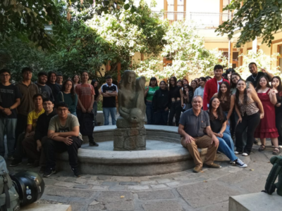 Estudiantes de Psicología Campus El Llano Subercaseuax visitan Museo de la Educación Gabriela Mistral para conocer la historia del sistema educativo chileno