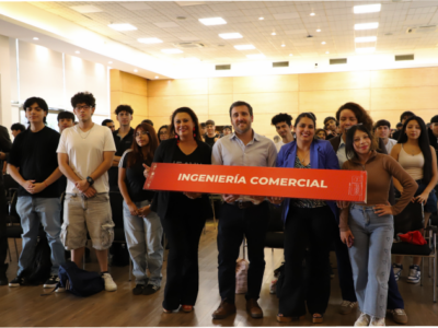 Ingeniería Comercial de la UA Sede Santiago realizó masterclass e invitó a mentores de Saac-Zero a presentar su programa a estudiantes de primer año
