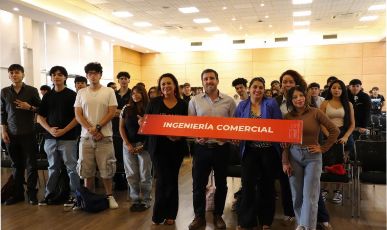 Ingeniería Comercial de la UA Sede Santiago realizó masterclass e invitó a mentores de Saac-Zero a presentar su programa a estudiantes de primer año