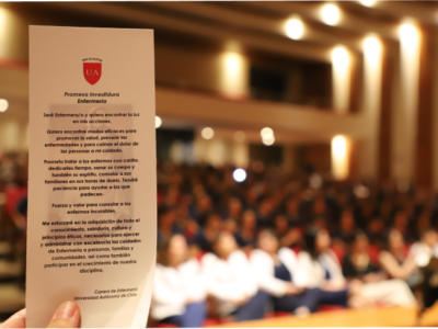Estudiantes de Enfermería de la Universidad Autónoma inician su camino clínico con ceremonia de investidura en Sede Santiago