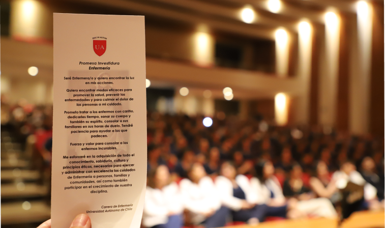 Estudiantes de Enfermería de la Universidad Autónoma inician su camino clínico con ceremonia de investidura en Sede Santiago