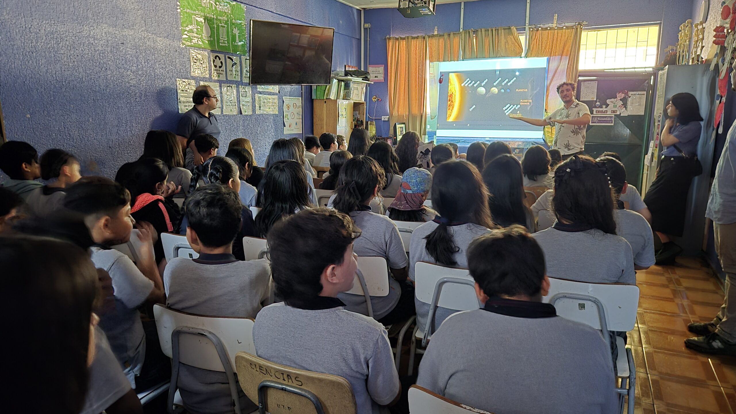 Estudiantes del Liceo Miguel de Cervantes exploran el cosmos junto al Centro de Comunicación de las Ciencias