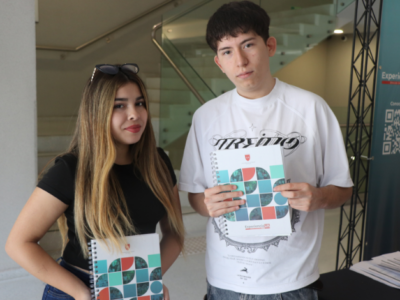 Sede Santiago da la bienvenida a sus nuevos estudiantes con entrega de agendas académicas