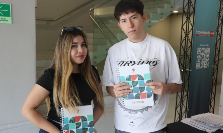 Sede Santiago da la bienvenida a sus nuevos estudiantes con entrega de agendas académicas