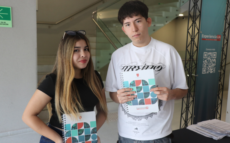 Sede Santiago da la bienvenida a sus nuevos estudiantes con entrega de agendas académicas