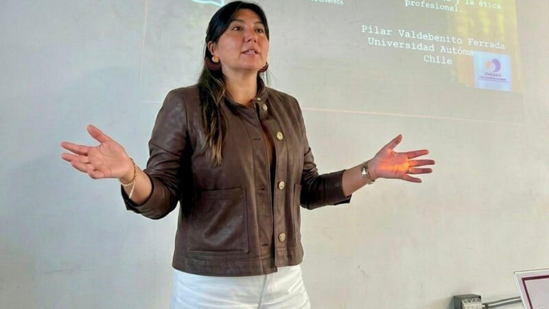 Académica de la Universidad Autónoma de Chile fortalece redes internacionales en congreso de comunicación en Colombia