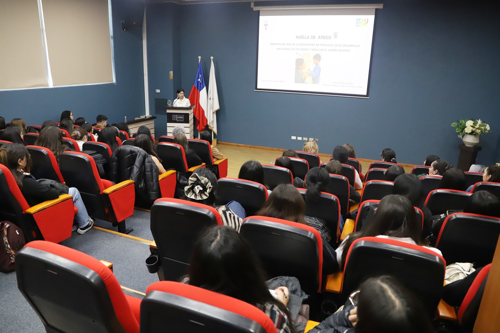 FOTO charla sentir para educar 1