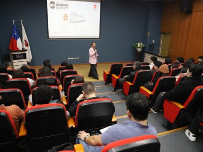 Ciclo de charlas “Gobernanza 360” fortaleció la formación interdisciplinaria de estudiantes de Administración Pública