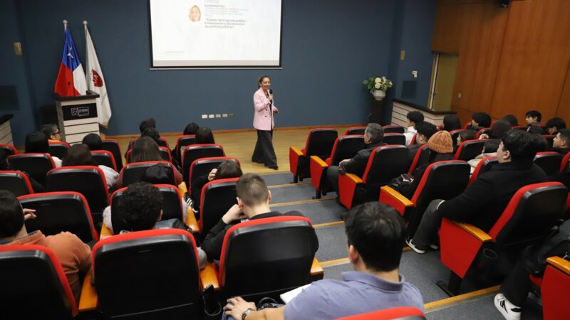 Ciclo de charlas “Gobernanza 360” fortaleció la formación interdisciplinaria de estudiantes de Administración Pública