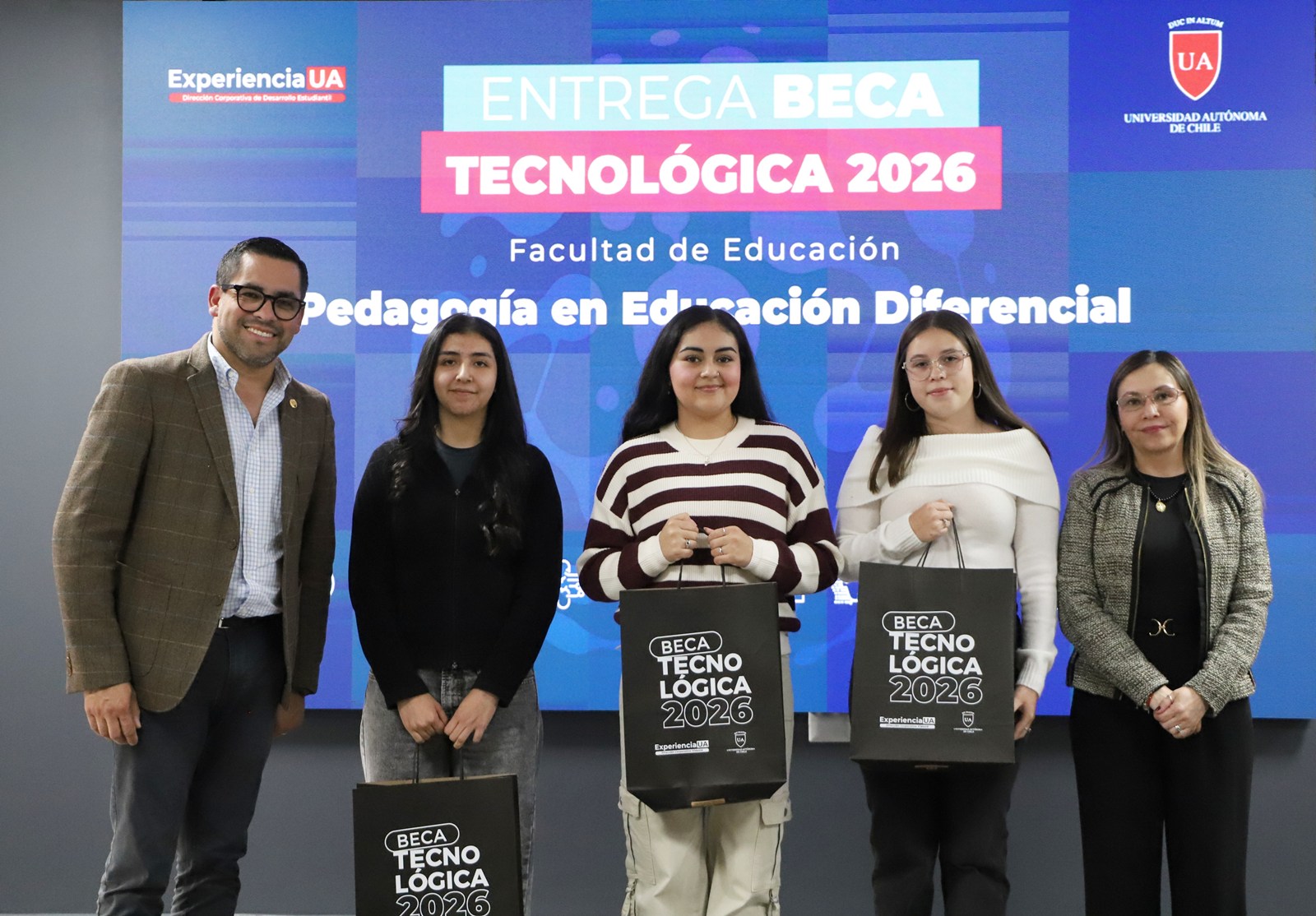 FOTO entrega beca tecnologica 2