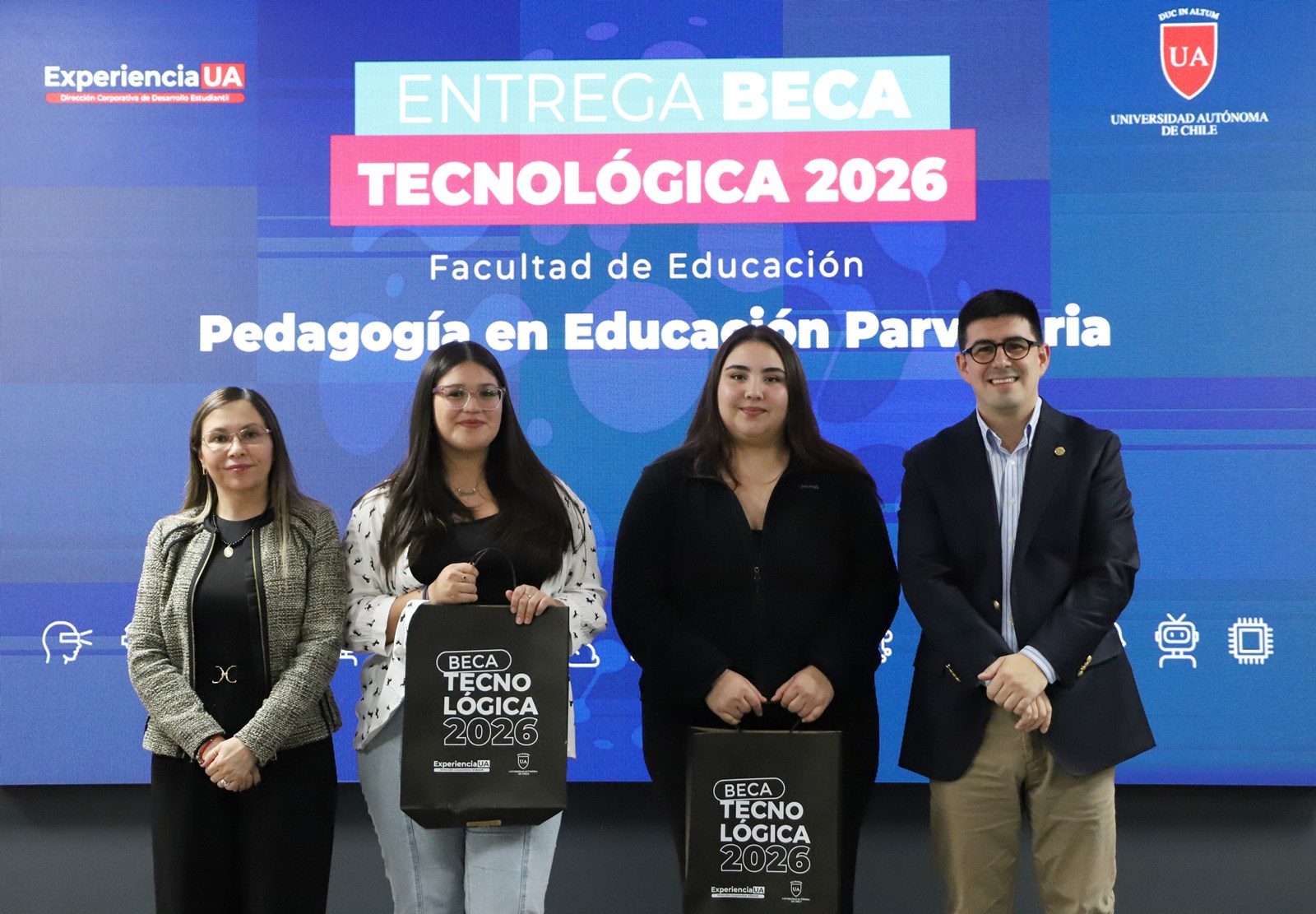FOTO entrega beca tecnologica 6