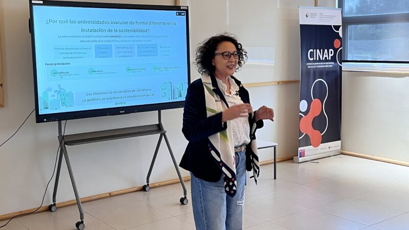Coordinadora de Sostenibilidad de la U. Autónoma de Chile expone en la UCT sobre los desafíos culturales para impulsar la sustentabilidad en las universidades