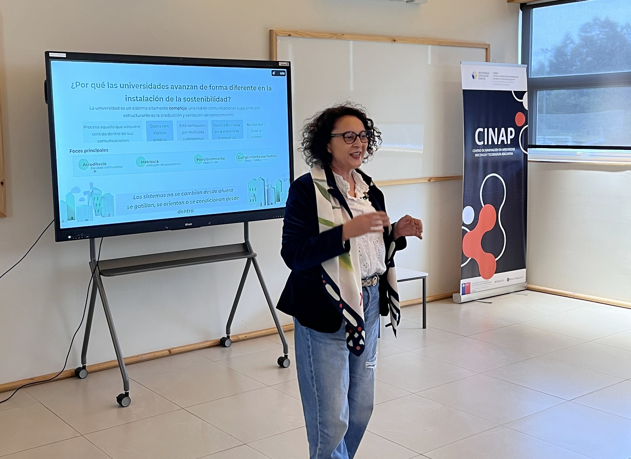 Coordinadora de Sostenibilidad de la U. Autónoma de Chile expone en la UCT sobre los desafíos culturales para impulsar la sustentabilidad en las universidades