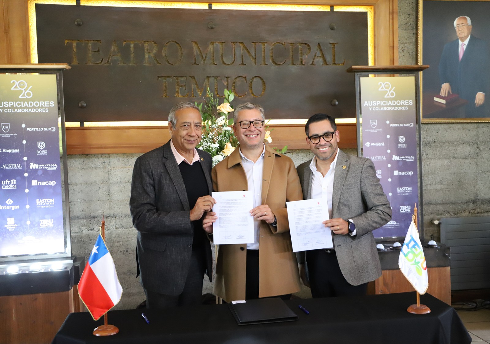 FOTO firma convenio ua y tmt 1