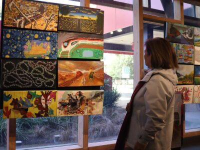 Universidad Autónoma de Chile inauguró exposición “Rutas de Hierro”, un recorrido artístico por el legado ferroviario