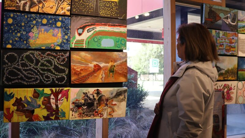 Universidad Autónoma de Chile inauguró exposición “Rutas de Hierro”, un recorrido artístico por el legado ferroviario
