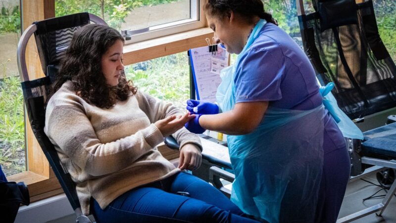 Comunidad universitaria participa en la segunda versión de la colecta de sangre “Autónomos por la vida”