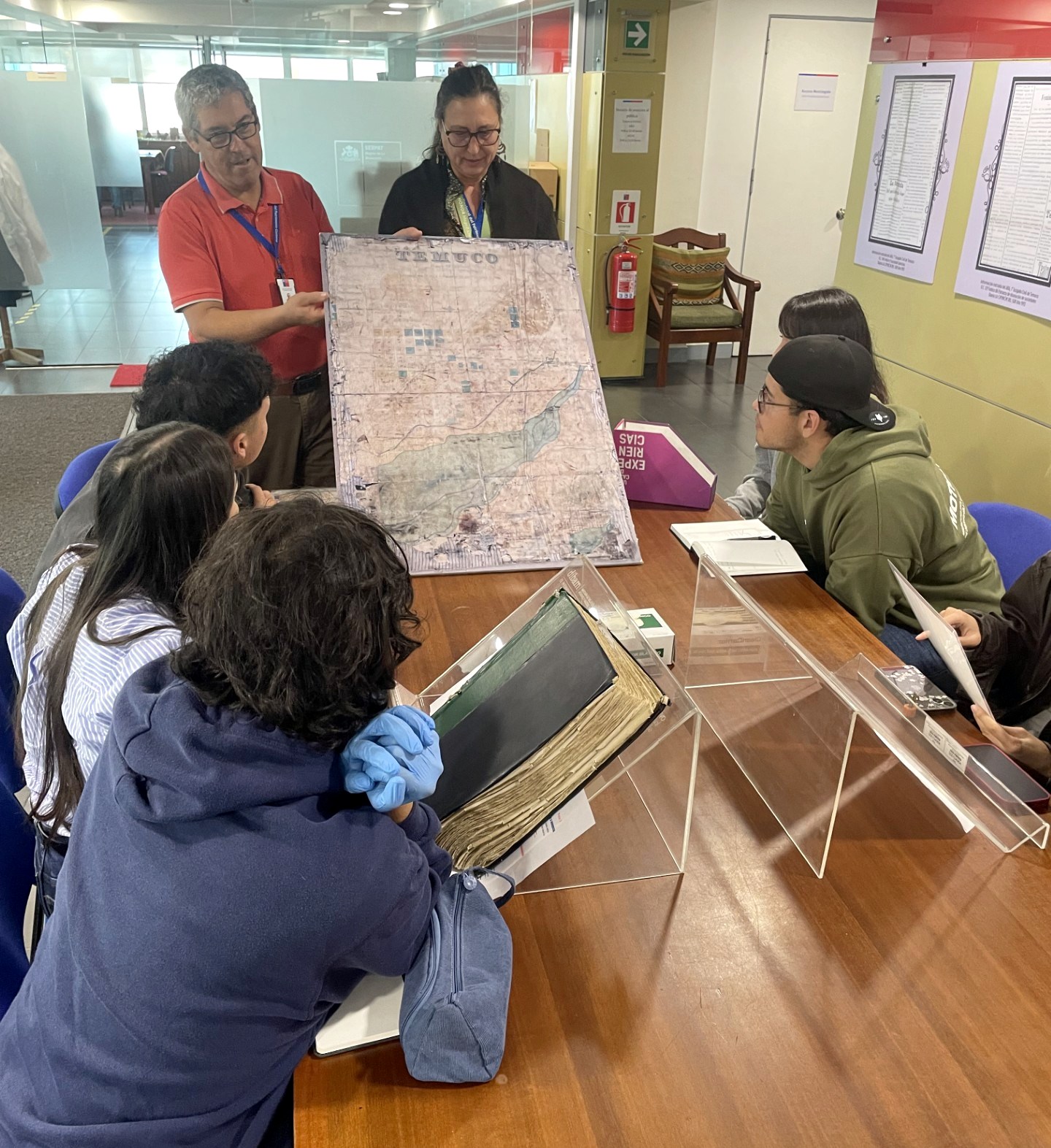 FOTO visita al archivo regional 4