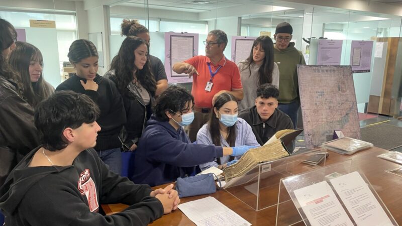 Estudiantes de Arquitectura visitan el Archivo Regional de La Araucanía para avanzar en propuestas de futuro edificio