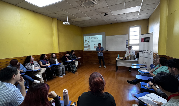 Clínica Psicológica del Campus El Llano Subercaseaux fortalece formación práctica con capacitación en primeros auxilios psicológicos