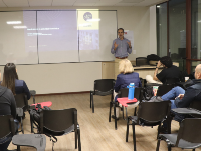 Ingeniería Comercial vespertina acerca la medición de la actividad económica a sus estudiantes con charla del Banco Central