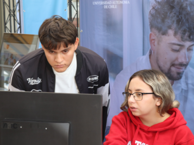UAlumni impulsa activaciones de ConectaUA en Sede Santiago para fortalecer la empleabilidad estudiantil