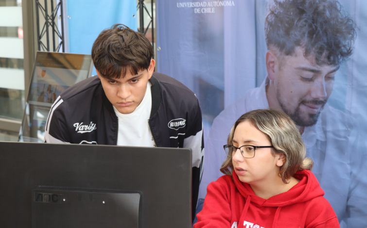 UAlumni impulsa activaciones de ConectaUA en Sede Santiago para fortalecer la empleabilidad estudiantil