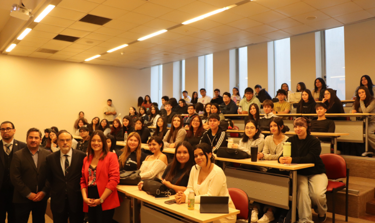 Estudiantes de Derecho Campus Providencia participaron en Masterclass junto a destacado constitucionalista Enrique Navarro Beltrán