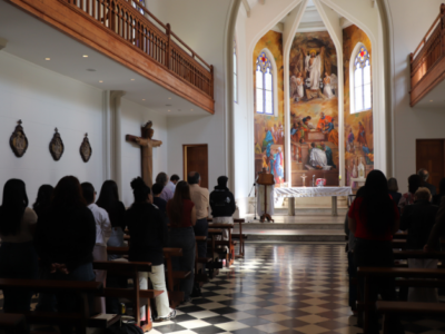 Sede Santiago inicia programación anual de misas mensuales en Campus Providencia