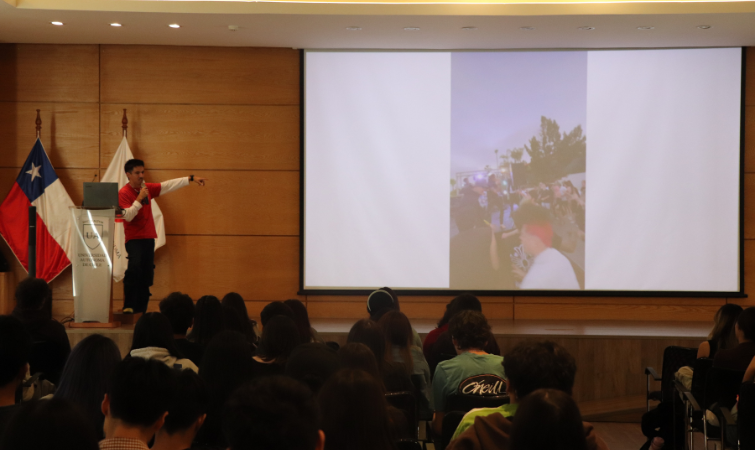 Creatividad y futuro profesional marcan charla motivacional a estudiantes de primer año de Publicidad y Comunicación Integral