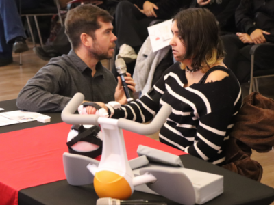 Estudiantes de Terapia Ocupacional de Santiago conocen avances en robótica aplicada en rehabilitación