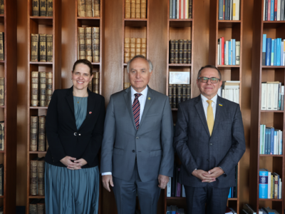 U. Autónoma recibe la visita de los embajadores de Ucrania y Canadá en encuentro “Hablemos de Paz y Cooperación Global”