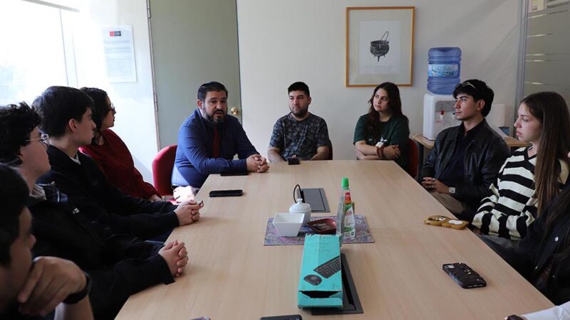Estudiantes de Psicología se integran a grupo de investigación en inteligencia artificial y ciencia humana en la Universidad Autónoma de Chile