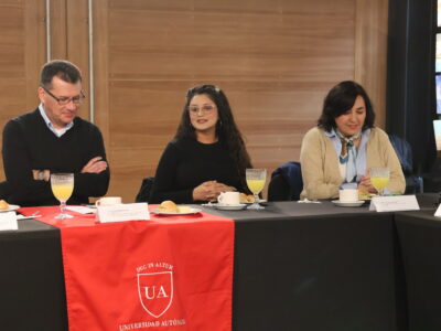 Facultad de Administración y Negocios de la Universidad Autónoma de Chile refuerza vínculo con el entorno en encuentro con empleadores y egresados
