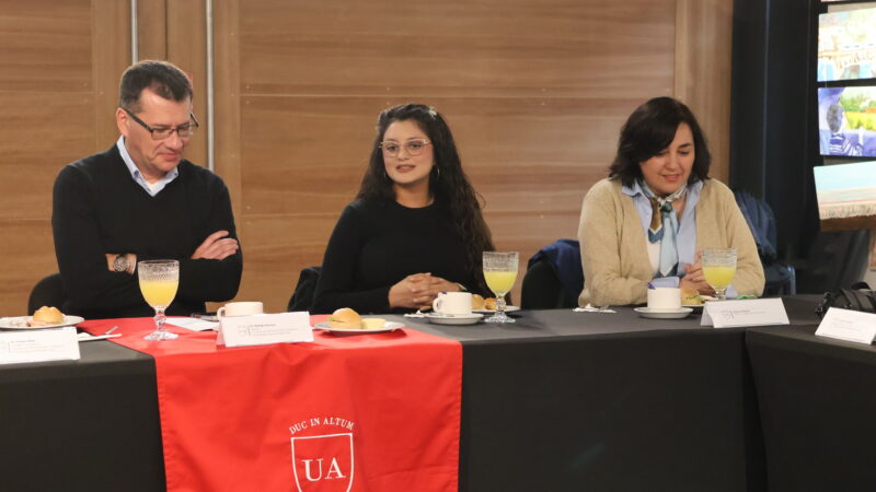 Facultad de Administración y Negocios de la Universidad Autónoma de Chile refuerza vínculo con el entorno en encuentro con empleadores y egresados