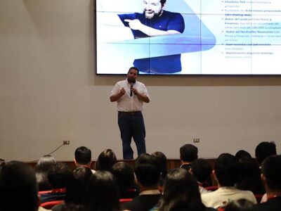 Titulados participaron en el UAlumni Day 2026 en Sede Talca con charla de Francisco Ackermann