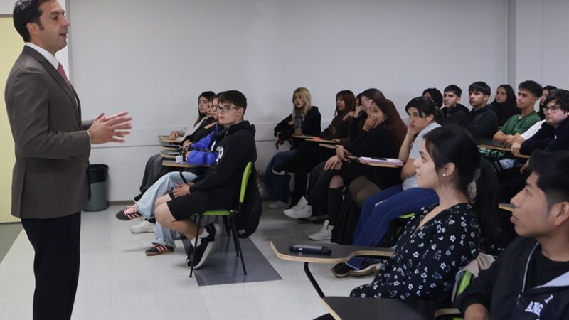 Facultad de Derecho de la Universidad Autónoma da la bienvenida a estudiantes de primer año con foco en inteligencia artificial