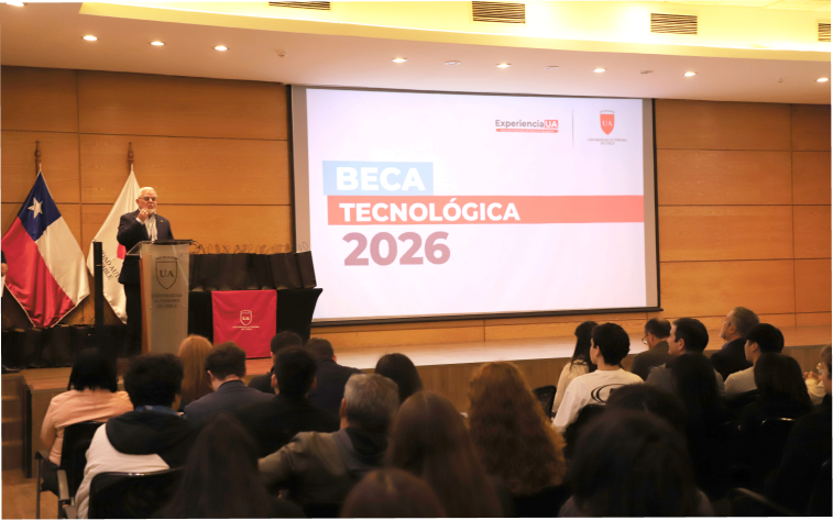 Entrega de Beca Tecnológica reconoce el mérito de estudiantes en Sede Santiago