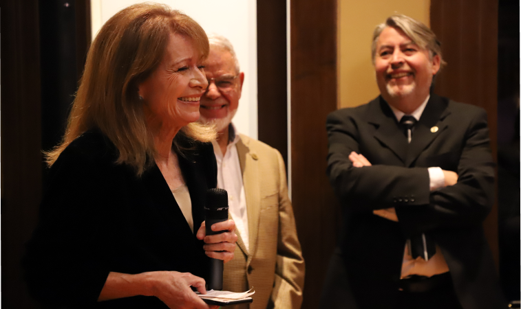 “Alboradas”: exposición pictórica invita a recorrer una experiencia sensorial en Casa Autónoma, Sede Santiago