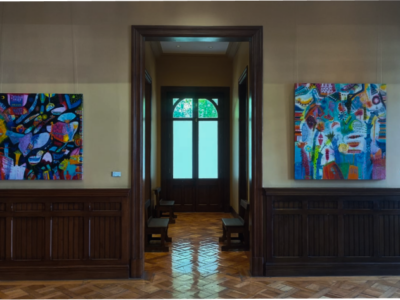 “Alboradas”: exposición pictórica invita a recorrer una experiencia sensorial en Casa Autónoma, Sede Santiago