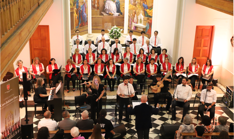 "Romance Sacro" convocó a gran público en emotiva jornada musical de Semana Santa en Sede Santiago