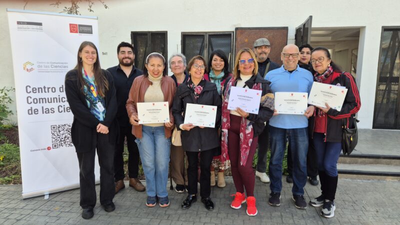 Centro de Comunicación de las Ciencias capacita a adultos mayores de Independencia con Taller de Alfabetización Digital