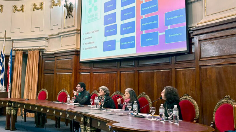 Director Académico de Postgrado expone en seminario internacional en Uruguay