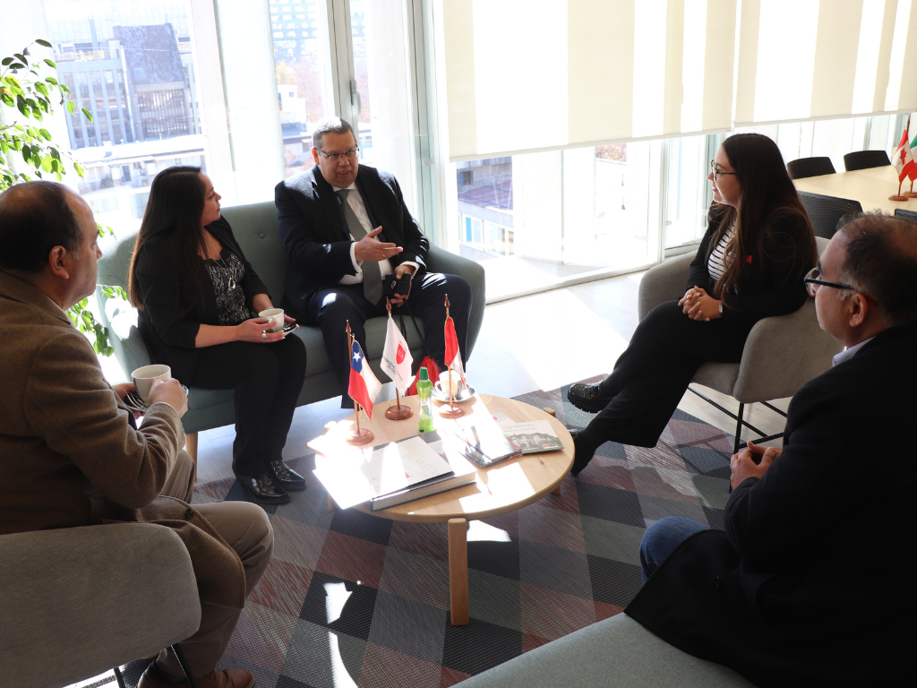 Dirección de Relaciones Internacionales recibió a destacado docente de la U. Católica de Santa María de Arequipa